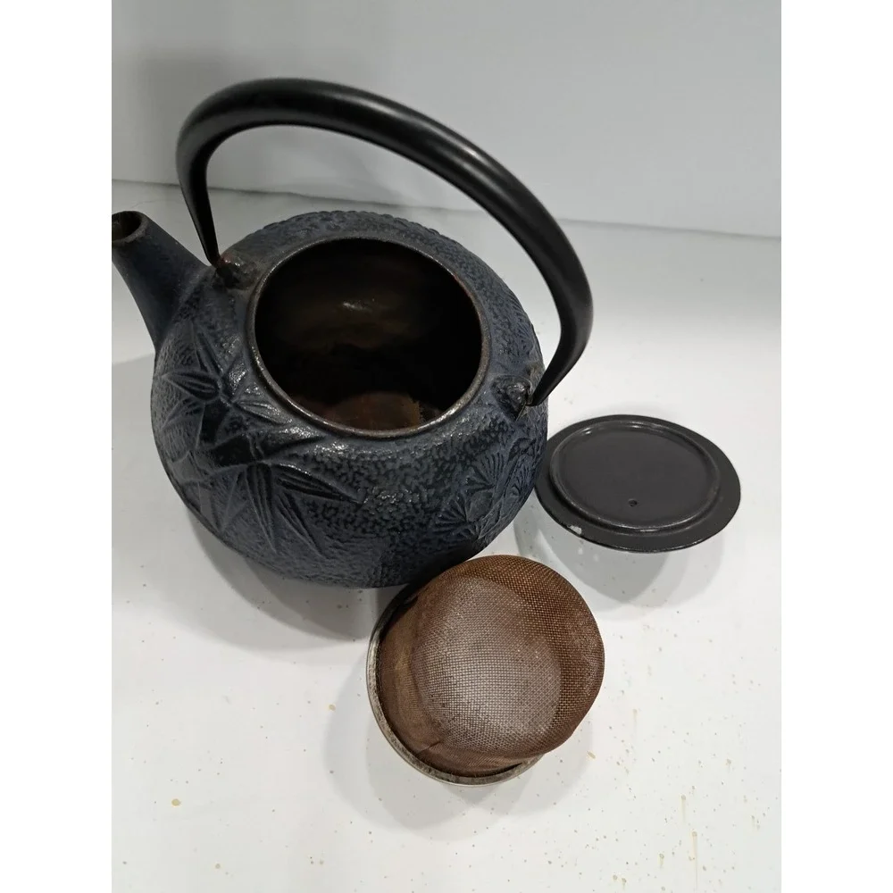Vintage‎ Small Japanese Cast Iron Kettle Tree Designs Teapot W/ Infuser Unsigned